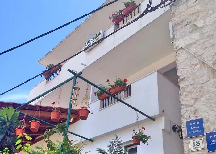 Ana Tudor Apartments