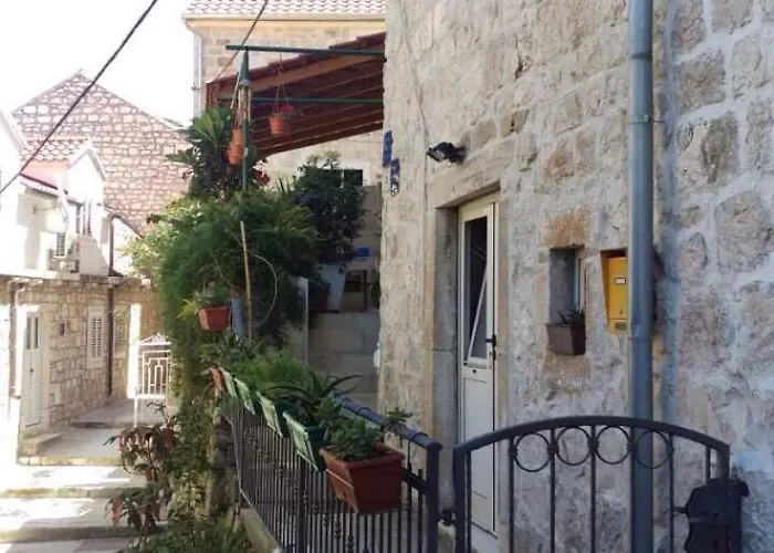 Ana Tudor Apartments