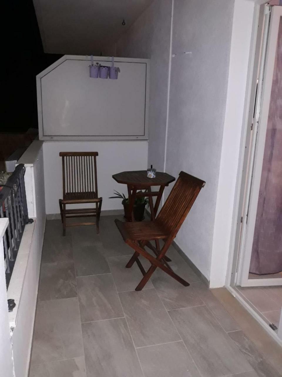 Ana Tudor Apartma *